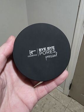 it cosmetics Bye Bye Pores Pressed Powder Compact - Black